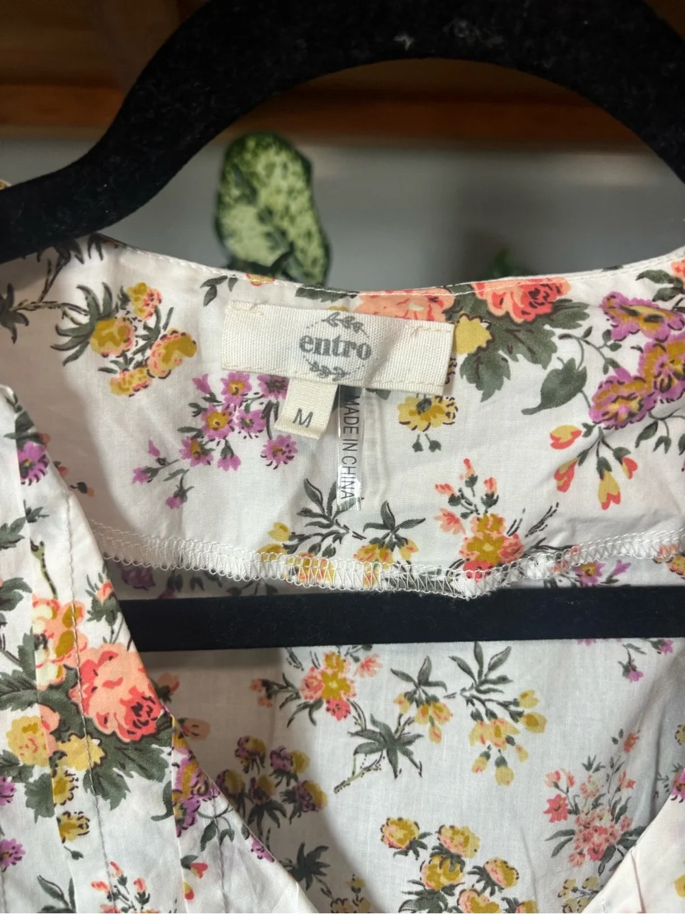 Entro Floral Ruffle Top Size Medium - Picture 3 of 8